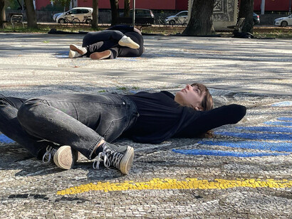 Rivisitazione dell’albero della vita, Opera in nero di Mariella Busi De Logu (foto di Sara Maioli)