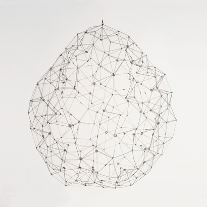 Gego (Gertrude Goldschmidt), Sphere, 1976. Stainless steel, 99.1 x 91.4 x 88.9 cm. Colección Patricia Phelps de Cisneros. © Fundación Gego