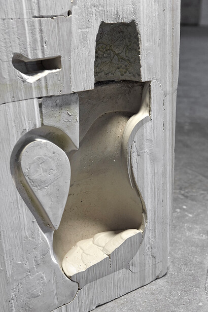 Francesco Ardini,
Manufatto fossile (detail), 2015,
ancient plaster moulds, chalk,
65 x 45 x 17 cm each,
courtesy Federica Schiavo Gallery, Roma
