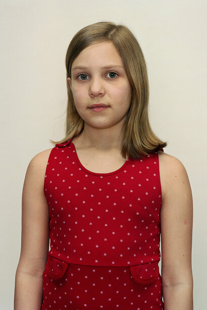 Rineke Dijkstra, Emma, Lucy, Cécile (Three sisters, 2008-2014), 2013, archival inkjet print. © Rineke Dijkstra, Courtesy of the artist and Galerie Max Hetzler, Berlin | Parisr