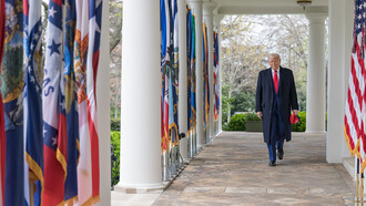 Bajo la presidencia de Donald Trump, el escenario global se ha visto sacudido por una peligrosa combinación de tensiones comerciales, descontento social y rearme militar