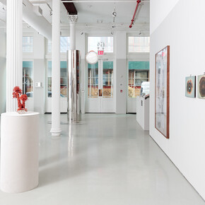 Serge Roche, Glass subjects, exhibition view. Courtesy of R & Company