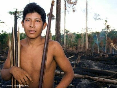 Un joven awá