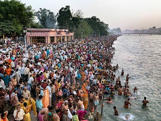 Edward Burtynsky, Kumbh Mela #1, Haridwar, India, 2010 Chromogenic color print 39 x 52" Edition 1/9