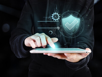 Instalar software solo desde fuentes confiables es clave para evitar abrir puertas invisibles al robo de datos