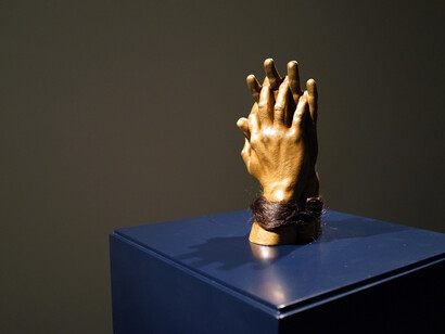 Black Tresses 2016, Bronze, human hair, 24 x 15 x 10 cm (without plinth). Courtesy the Artist and Rampa, Istanbul © Chroma (André Carvalho & Tuğba Karatop)