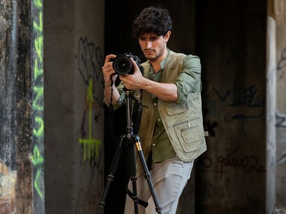 In tempo di guerra la distorsione delle informazioni diventa un’arma strategica: governi e media manipolano notizie per orientare l’opinione pubblica, alimentare il consenso e giustificare azioni militari