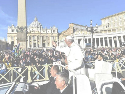 Francesco passa dal bioma quale comunità biologica ad un concetto di connettività bio-umana che va preservata nella sua irriducibile differenza e singolarità