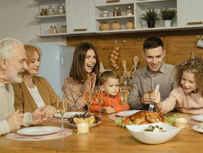 La mesa compartida es un espacio donde se transmiten valores, se fortalecen vínculos y se crean memorias