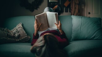 Será no espaço de emancipação criativa daquilo que lê que o sujeito se faz autor do seu
caminho 