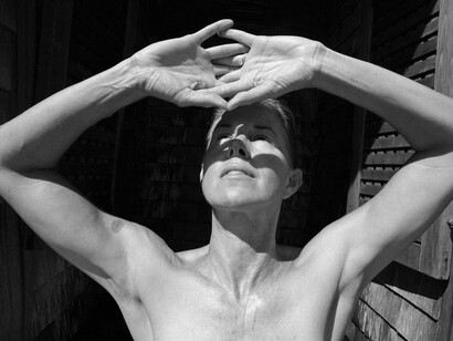 Arms up, Nantucket, 2010 © Ben Larrabee