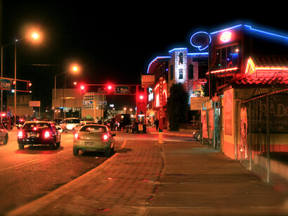 Ciudad Juárez. Avenida Juárez en plena noche