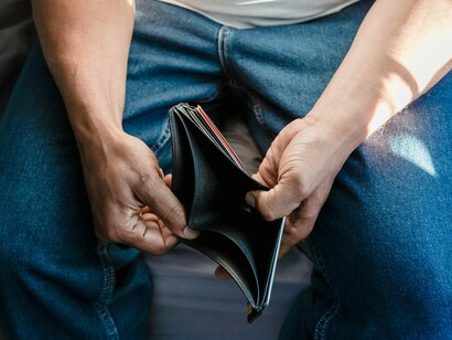 Quando aquele seu amigo neoliberal extremo pregar que o mercado deve parear e dividir os preços, mostre a ele esse *case* no Pará, quem sabe assim ele entenda que o arroz só não é R$ 100,00 o quilo porque fabricam arroz demais. Pois, se faltasse arroz, acredito que ele não estaria entre aqueles que teriam dinheiro para comer