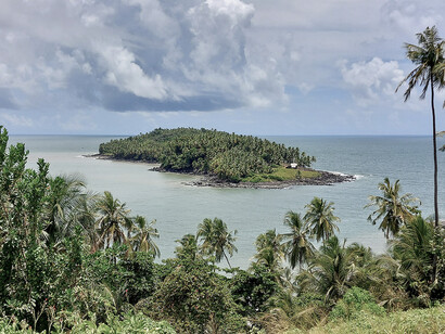 Île du Diable, Guyane française. La Guyane est tristement célèbre pour son bagne. Les déportations commencent lors de la Révolution française, où une soixantaine de journalistes, monarchistes et prêtres finissent enfermés en Amazonie © By Don-vip - Own work, CC BY-SA 4.0