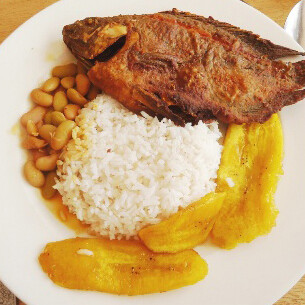 Équateur, exemple d’almuerzo et merienda. Photographie Alison Rouzières, 2014