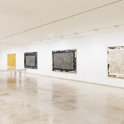 Hernández Pijuan, Llaurats, vista de exhibición. Cortesía del Museo Patio Herreriano