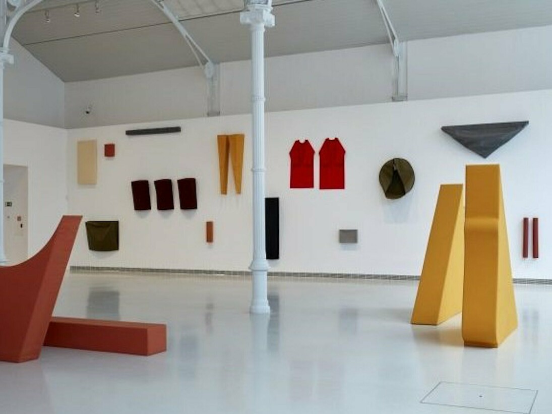 Franz Erhard Walther, Exhibition view. Courtesy of Museo Nacional Centro de Arte Reina Sofía