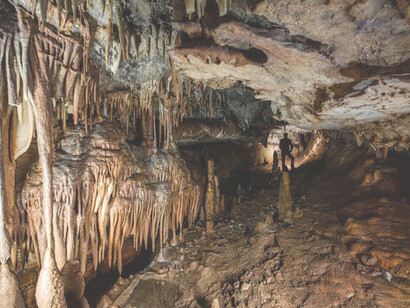 Complesso delle Grotte di Cava Zaccaria-Volpi - Ostuni (Br), Italia. La scoperta di un inedito paesaggio di stupefacente bellezza scandito da antri, abissi e caverne arabescate da stalattiti e stalagmiti
