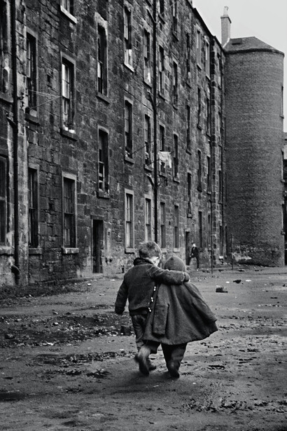 David Peat
Comforting arm, Gorbals 1968
Silver gelatin print
19 x 13 ins (48 x 33 cms)