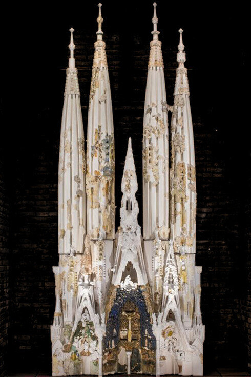 Maqueta de la fachada del Nacimiento para la exposición en el Grand Palais de París en 1910 de Josep María Jujol - Antoni Gaudí. 1910. Clasificado como proyecto arquitectónico. Maqueta de yeso / vaciado, policromado