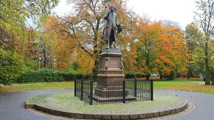 Monumento em homenagem à Immanuel Kant, em Kaliningrad, na Rússia.