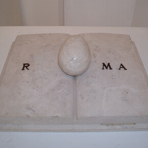 Mirella Bentivoglio, Roma, Travertino e lettere bronzee, 28,5 x 35 x 11, 2000