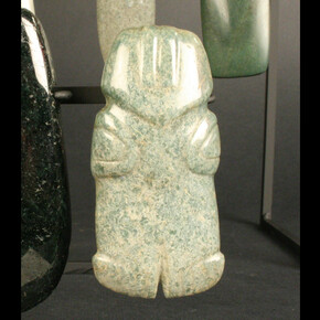 Pendiente antropomorfo

Materiales: Piedra

Clásico 300- 900 d.C.

Medidas: 75 mm de alto x 37 mm de ancho