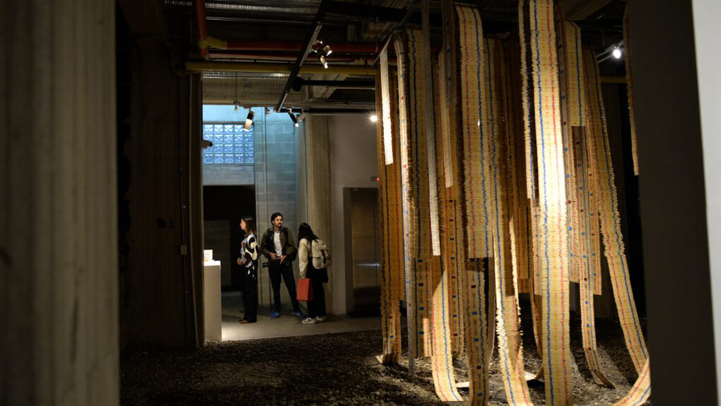 Elena Hoyos, Mikado, vista  de exhibición. Cortesía de Espacio El Dorado