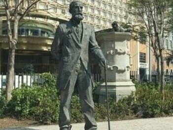 Por exemplo: em "Arcadas de violoncelo", o poema é o violoncelo; atua como verdadeiro ícone desse instrumento musical.  No poema "Vénus", o poema é a mulher eterna, Deusa, Mãe; no poema "Branco e Vermelho", o poema torna-se Luz, iluminação; Espírito Santo, renascimento