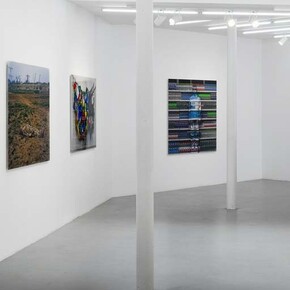 Liu Bolin, Exhibition view. Courtesy of Galerie Paris-Beijing