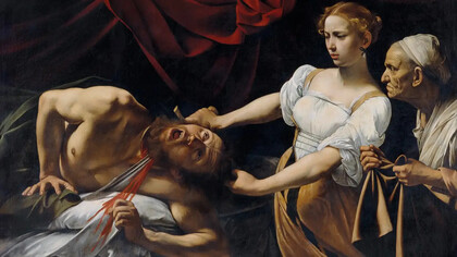 A pintura de Caravaggio mostra Judite a decapitar o general Holofernes após o ter seduzido. Judite encontra-se de pé, majestosa e destemida, enquanto a sua criada, que lhe deu a espada, está nervosa e à espreita do que pudesse acontecer. Da pintura renascentista às guerras contemporâneas, a decapitação persiste como símbolo extremo de poder, onde a vitória se encena como espetáculo e a violência se converte em linguagem