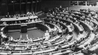 Una sesión del Parlamento Europeo en su antigua sede (1985)