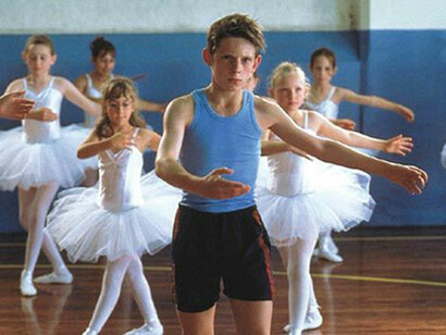 O filme "Billy Elliot" conta a história dum garoto de uma cidade mineira de Inglaterra e o seu amor pela dança