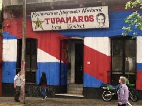 A fachada ligada aos tupamaros recorda um dos períodos de maior radicalização política do Uruguai, marcado pela polarização ideológica, pela repressão estatal e pela expansão das ações do MNL-T