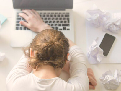 El sentir que nuestros trabajos no nos llenan porque no aportan a la sociedad, o, peor aún, que nos matamos a trabajar por un sueldo que no se corresponde con el nivel de vida medio de nuestra sociedad, nos ha llevado a plantearnos si queremos seguir trabajando así