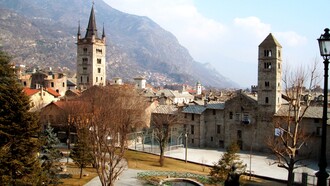 Susa, Italia. Cittadina vista dall'interno del Parco di Augusto