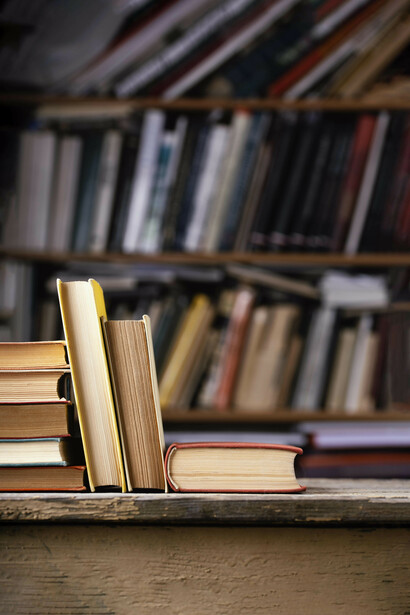 El lenguaje claro reduce el tiempo y los costos en la comunicación interna, evitando malentendidos y optimizando la gestión en las organizaciones