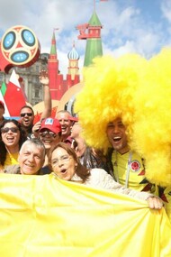 Hinchas colombianos apoyando a su selección durante la Copa Mundial de Futbol de 2018, Rusia