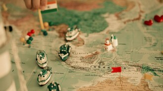 No tempo da futilidade e das normas transpostas e trangiversadas, onde o anormal se torna quotidiano espantoso e espectacular … Depara-se por vezes o nojo de tanto vómito esparsado em volta dos tristes turbilhões redneckianos do outro lado de Atlantis…