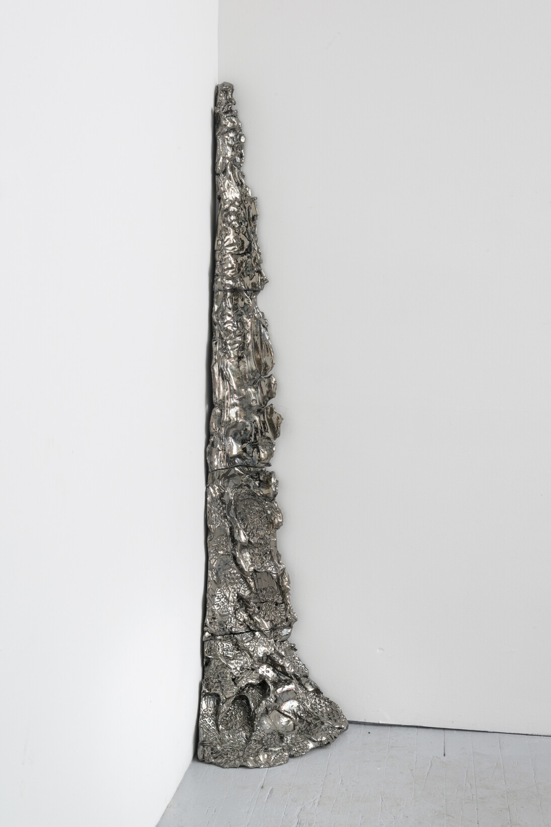 Brie Ruais, Corner Push, 132 l bs (Metallic), 2014, Glazed ceramic, hardware, 75 x 16.5 x 16 inches, 190.5 x 41.9 x 40.6 cm, courtesy the artist and Nicole Klagsbrun, photo credit Adam Reich