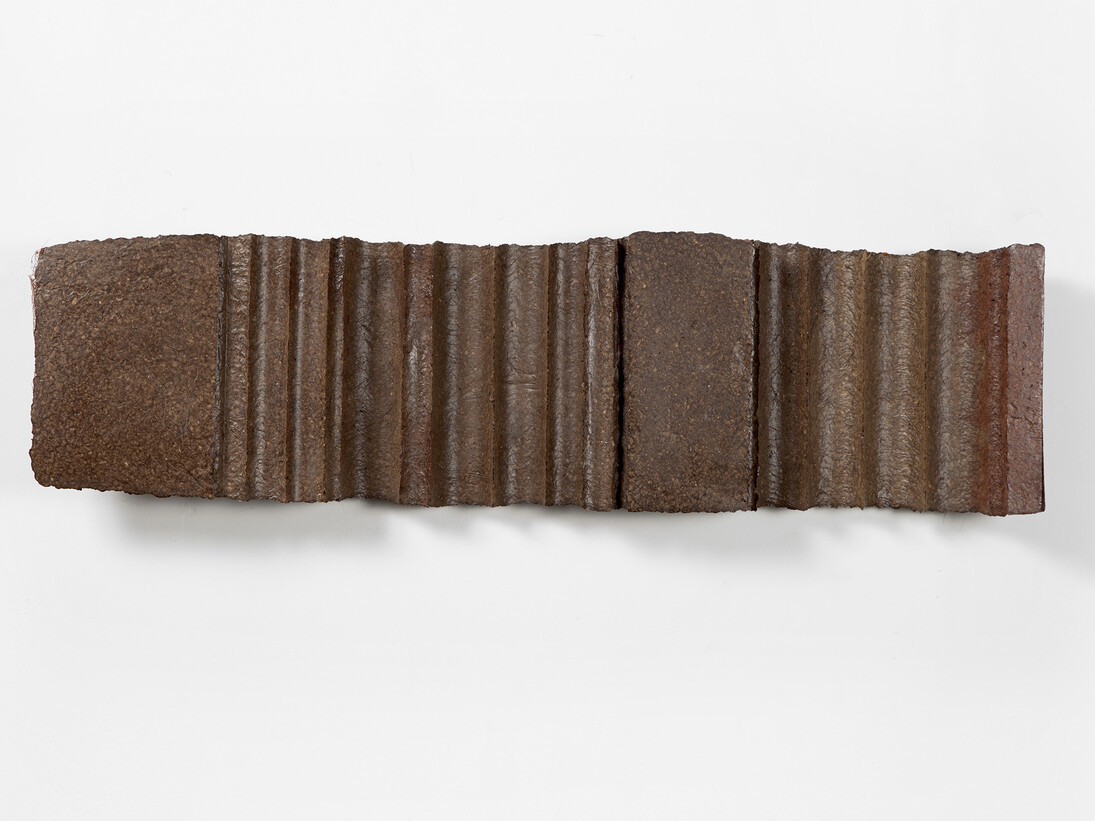 Carole Hodgson, off the wall - burnt umber, 1998 © Carole Hodgson, Courtesy of Flowers Gallery London and New York