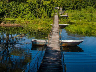 Ponte para uma canoa em Bonito, cidade turística no Mato Grosso do Sul, Brasil