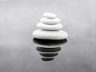 Me alegra saber que todo está vacío. Honor a la espada del enemigo: solo herirá la brisa de la primavera con el fulgor del relámpago