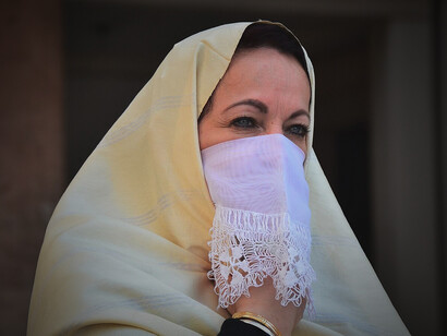 Algerian women wearing the haik, a traditional Maghrebi women’s garment consisting of a large rectangular cloth that covers the entire body, typically worn in white