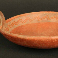 Plato bícromo

Materiales: Cerámica

Horizonte Inka. Período Tardío 1470 - 1532 d.C.

Medidas: 65 mm de alto