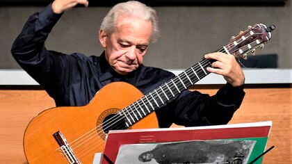 Vincenzo Saldarelli mentre suona “Ultima rara” di Sylvano Bussotti, Teatro del Maggio Musicale Fiorentino, 25 settembre 2021