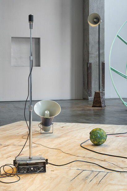 Armando Guadalupe Cortés, Dead parrot radio, exhibition view. Courtesy of Smack Mellon. Photos by Etienne Frossard