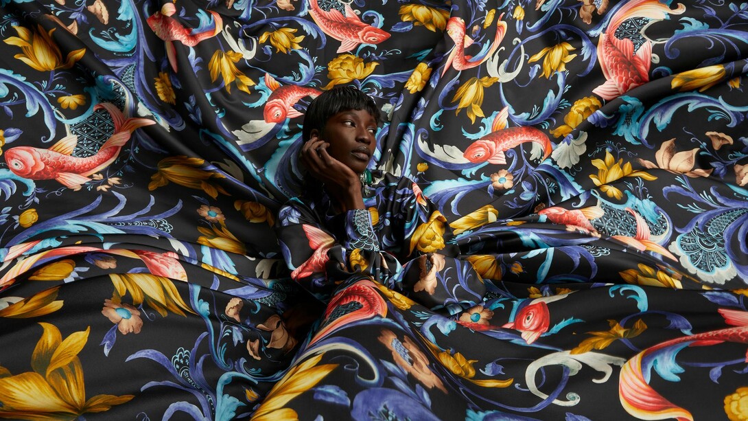 Simone Guidarelli abito in raso di seta, pattern Renaissance, photocredits: Cosimo Buccolieri