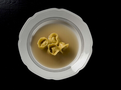 Cappelletti in brodo. Ph. Marco del Comune