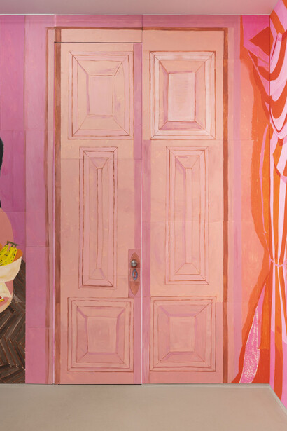 Johanna Dumet, Intérieur rose, double porte rose poudrée, photo by Andrea Rossetti. Courtesy of Mehdi Chouakri Gallery